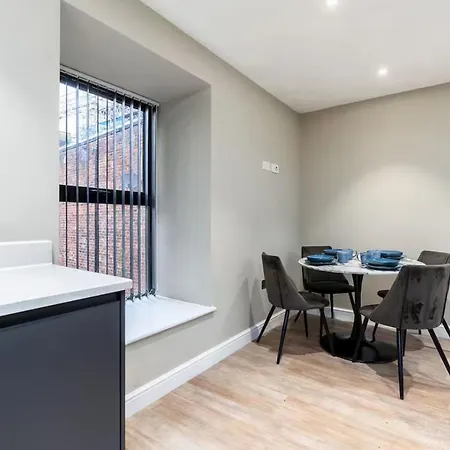 3br 2bath Directors - ليدز
