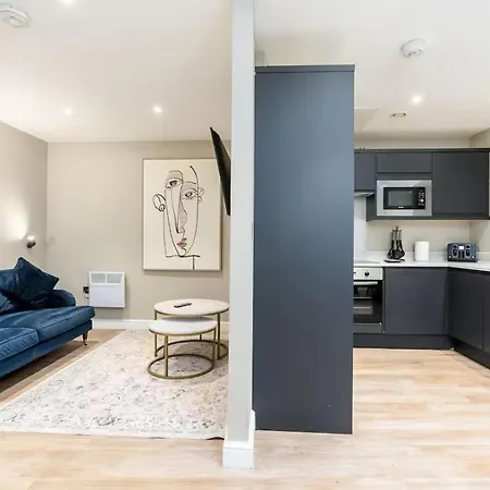 3br 2bath Directors - * ليدز