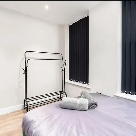 3br 2bath Directors - ليدز