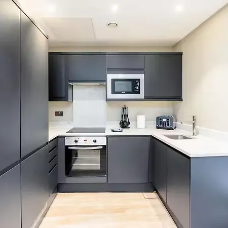 3br 2bath Directors - ليدز