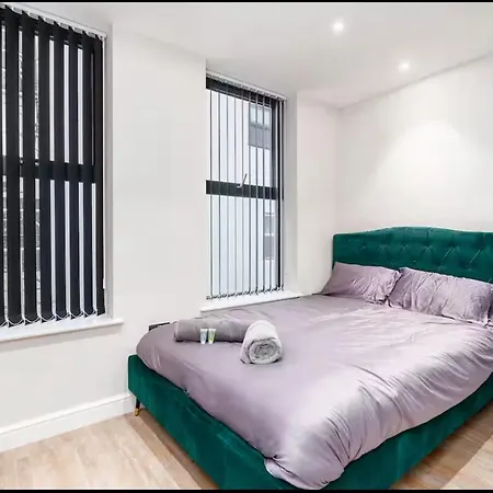 3br 2bath Directors - * ليدز