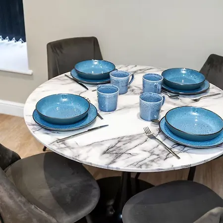 3br 2bath Directors - * ليدز