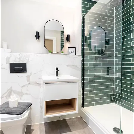 3br 2bath Directors - ليدز